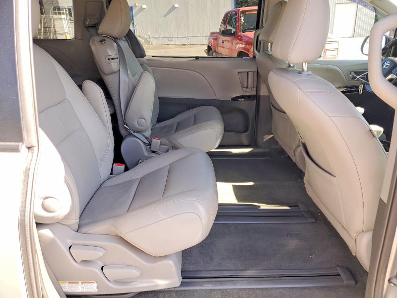 Photo 11 from auction – 2015 TOYOTA SIENNA with VIN 5TDYK3DC7FS632809
