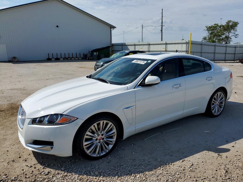JAGUAR XF 2014 with VIN SAJWJ0EF4E8U28135 - Photo from auction