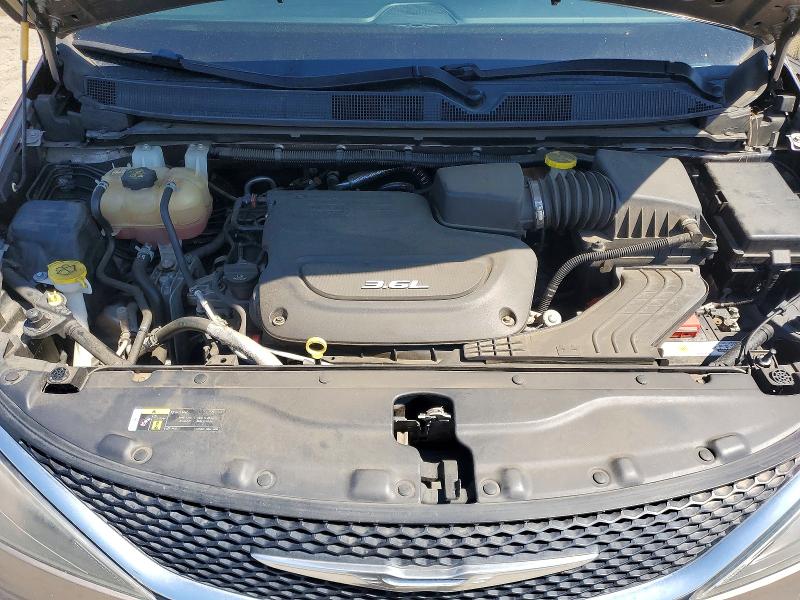 Photo 12 from auction – 2018 CHRYSLER PACIFICA with VIN 2C4RC1CGXJR236529