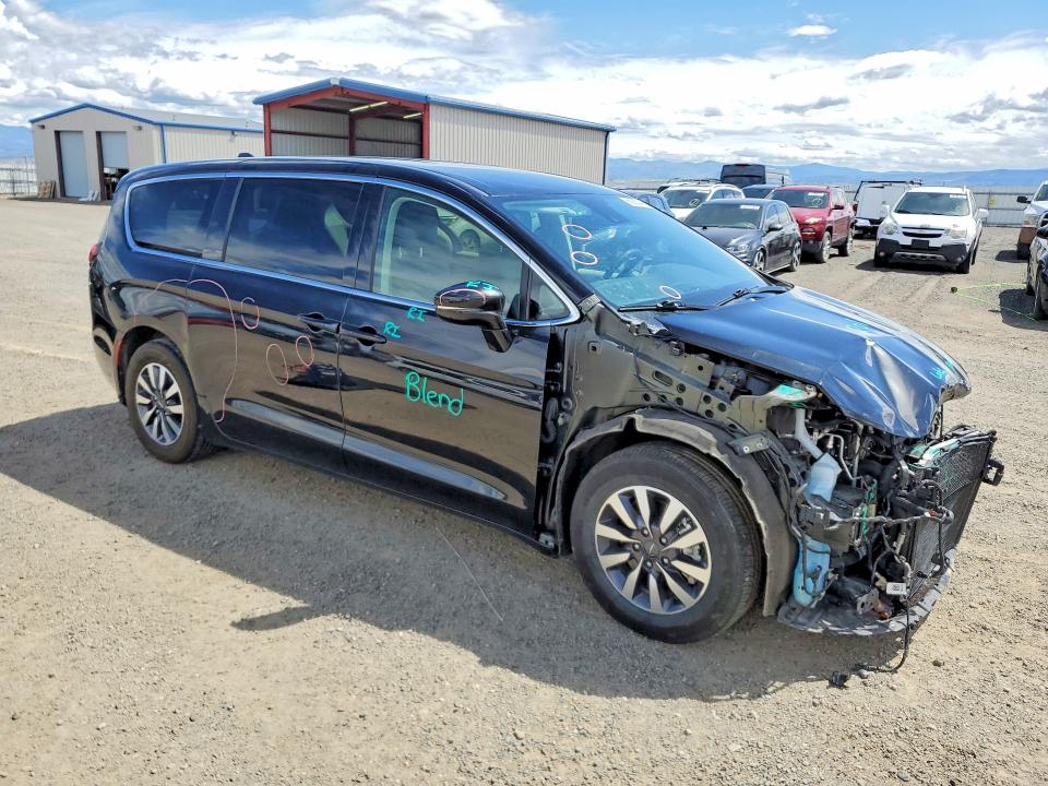 Photo 4 from auction – 2022 CHRYSLER PACIFICA with VIN 2C4RC1L74NR156181