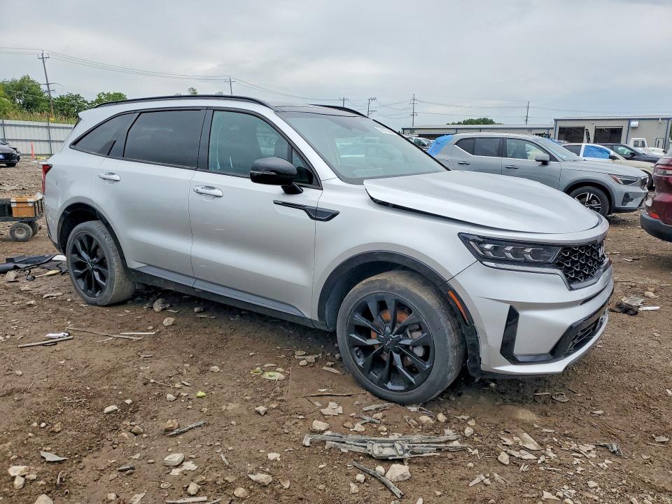 Photo 4 from auction – 2022 KIA SORENTO with VIN 5XYRKDLF5NG110696