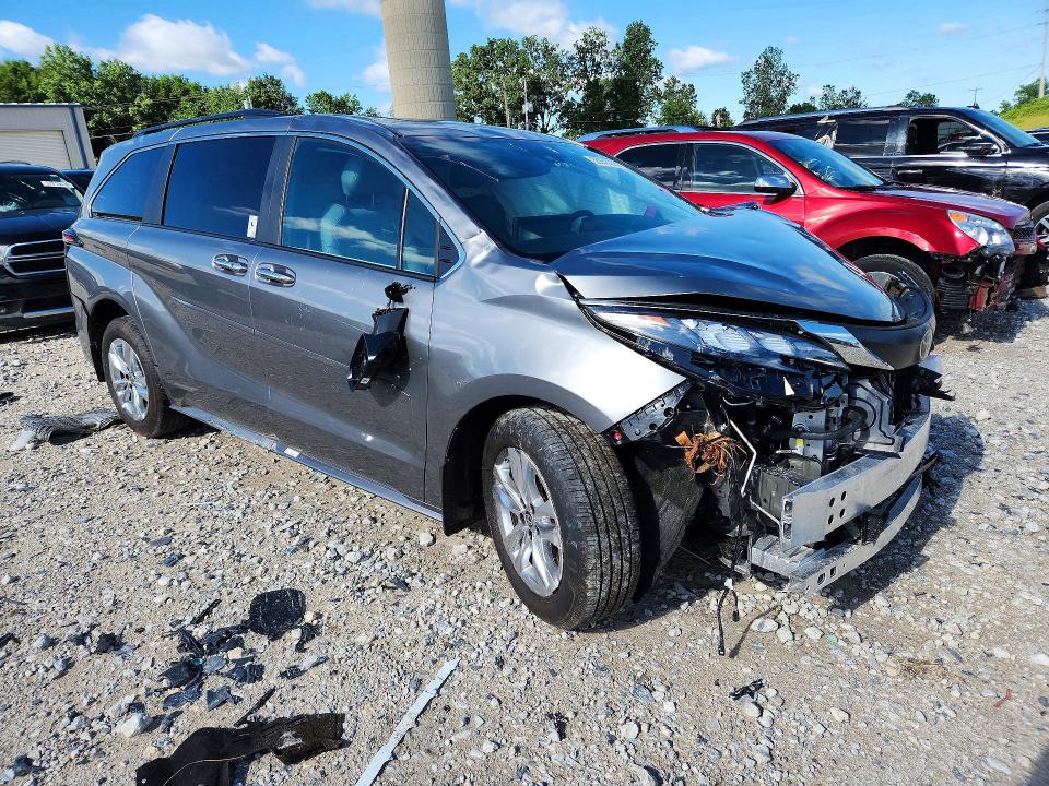 Photo 4 from auction – 2026 TOYOTA SIENNA with VIN 5TDYSKFC1TS254859