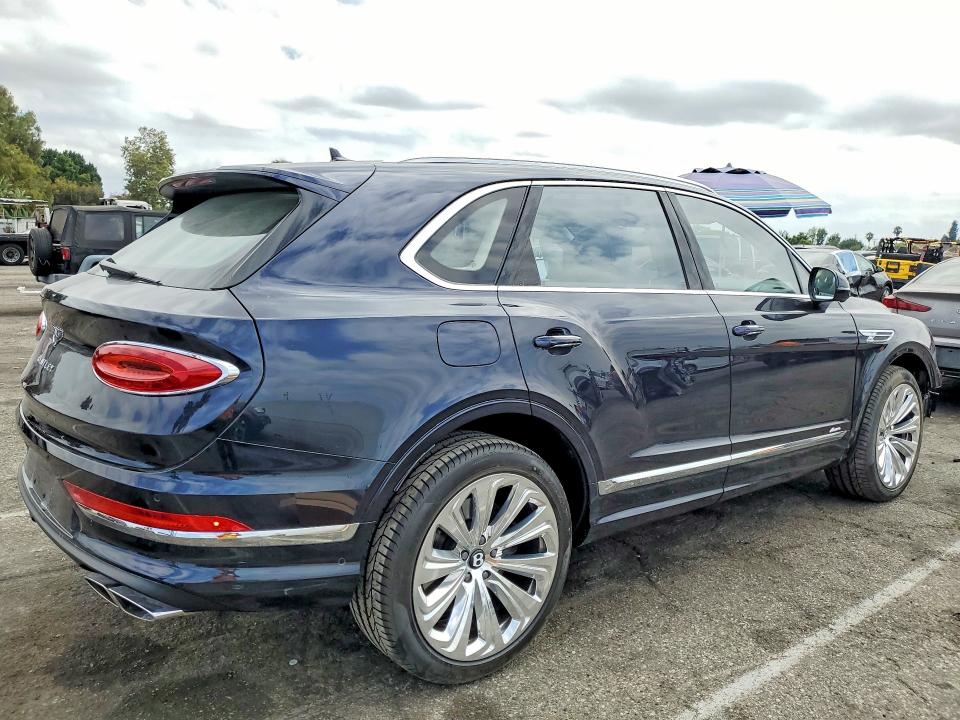 Photo 3 from auction – 2025 BENTLEY BENTAYGA with VIN SJAAT2ZV3SC028786