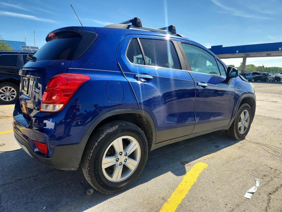 Photo 3 from auction – 2017 CHEVROLET TRAX with VIN 3GNCJPSB4HL152872
