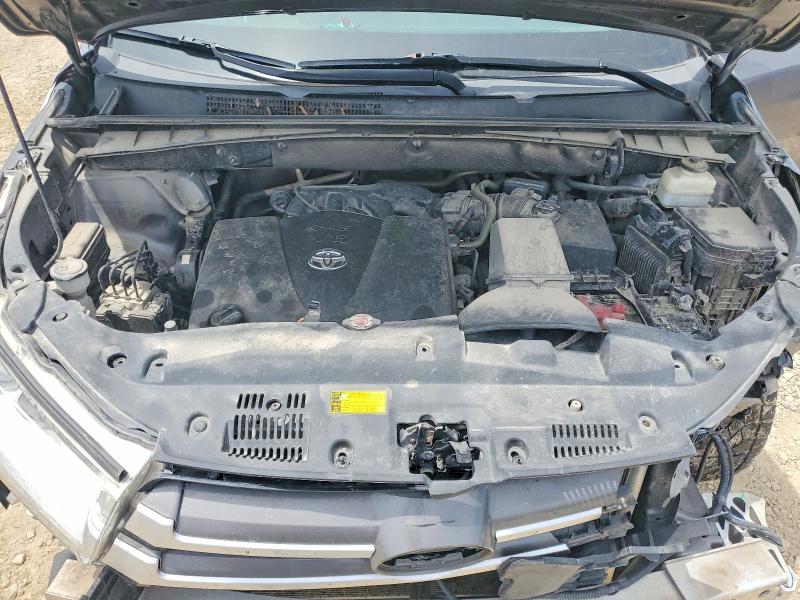 Photo 11 from auction – 2018 TOYOTA HIGHLANDER with VIN 5TDBZRFHXJS867193