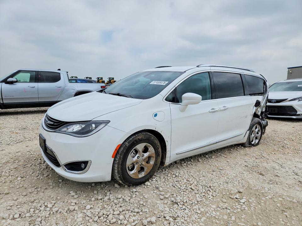 CHRYSLER PACIFICA 2018 with VIN 2C4RC1L70JR183646 - Photo from auction