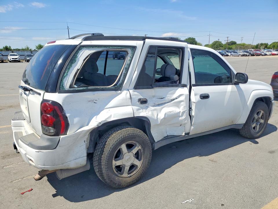Photo 3 from auction – 2006 CHEVROLET TRAILBLAZER with VIN 1GNDT13S962255357