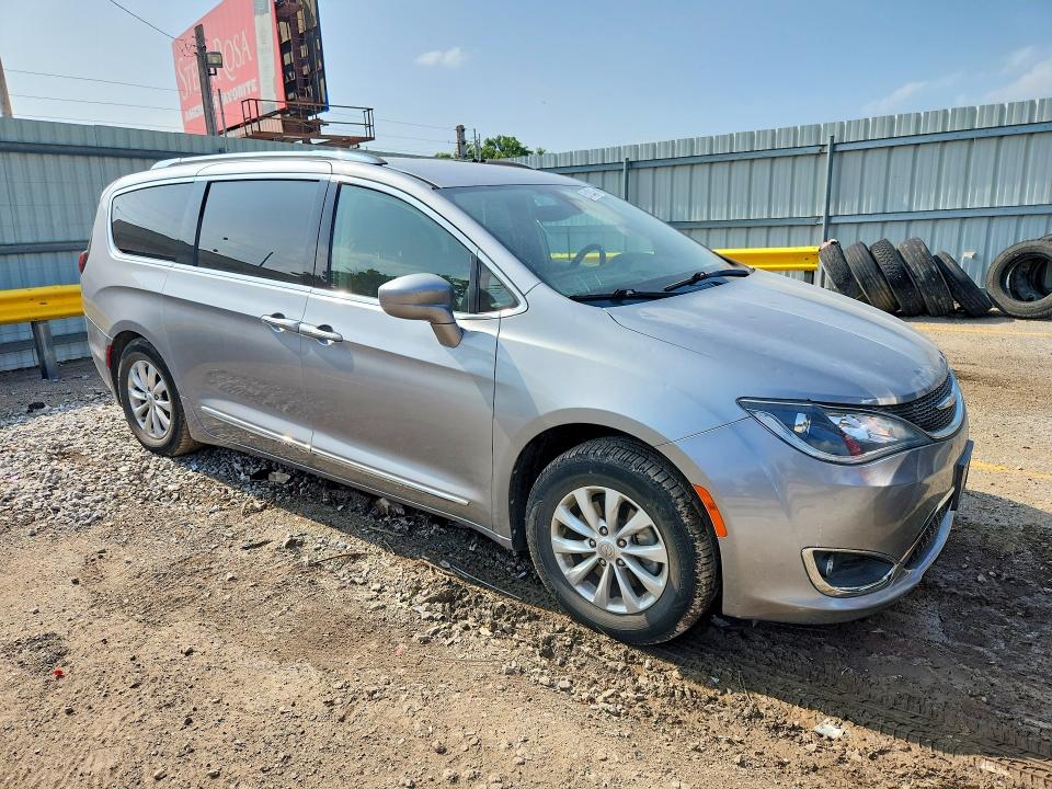 Photo 4 from auction – 2019 CHRYSLER PACIFICA with VIN 2C4RC1BG0KR665682