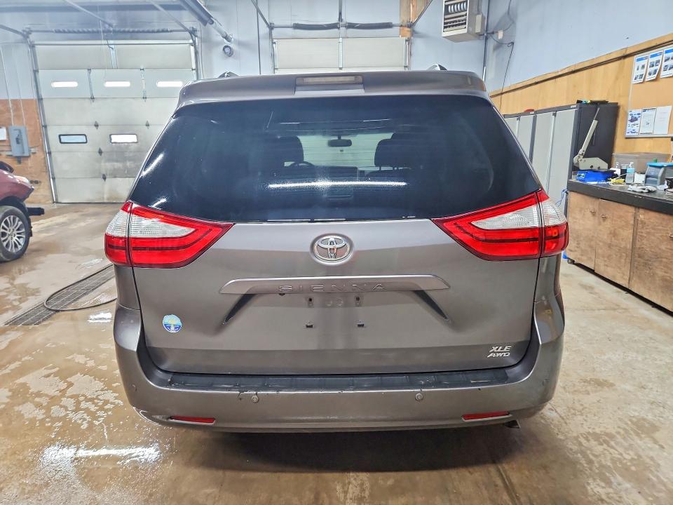 Photo 6 from auction – 2017 TOYOTA SIENNA with VIN 5TDDZ3DC8HS166112
