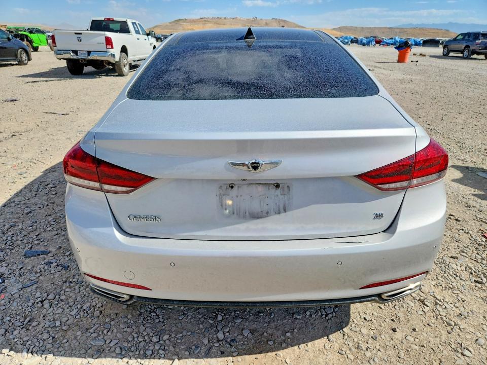 Photo 6 from auction – 2016 HYUNDAI GENESIS with VIN KMHGN4JE4GU134655