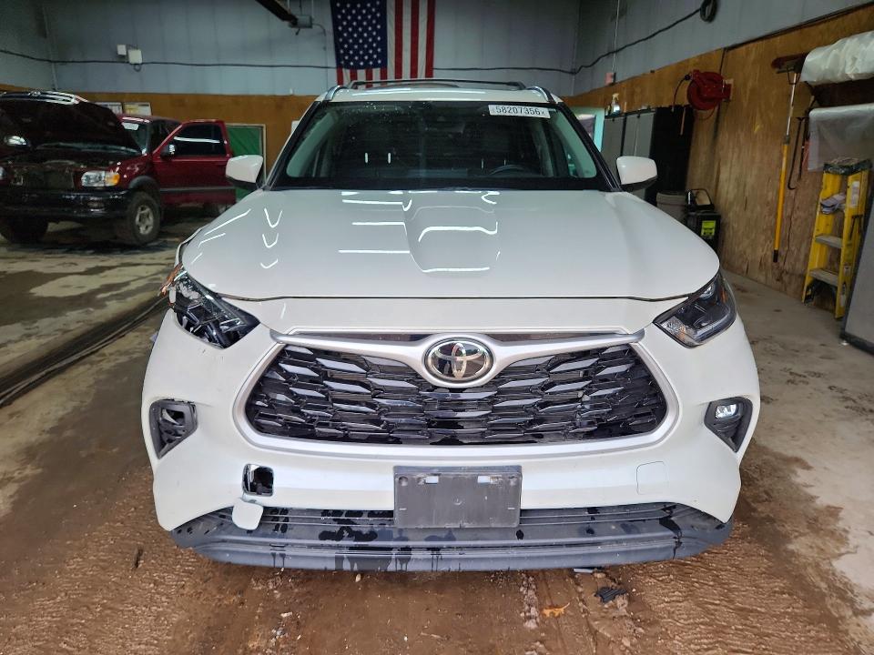 Photo 5 from auction – 2021 TOYOTA HIGHLANDER with VIN 5TDHZRBH2MS134785