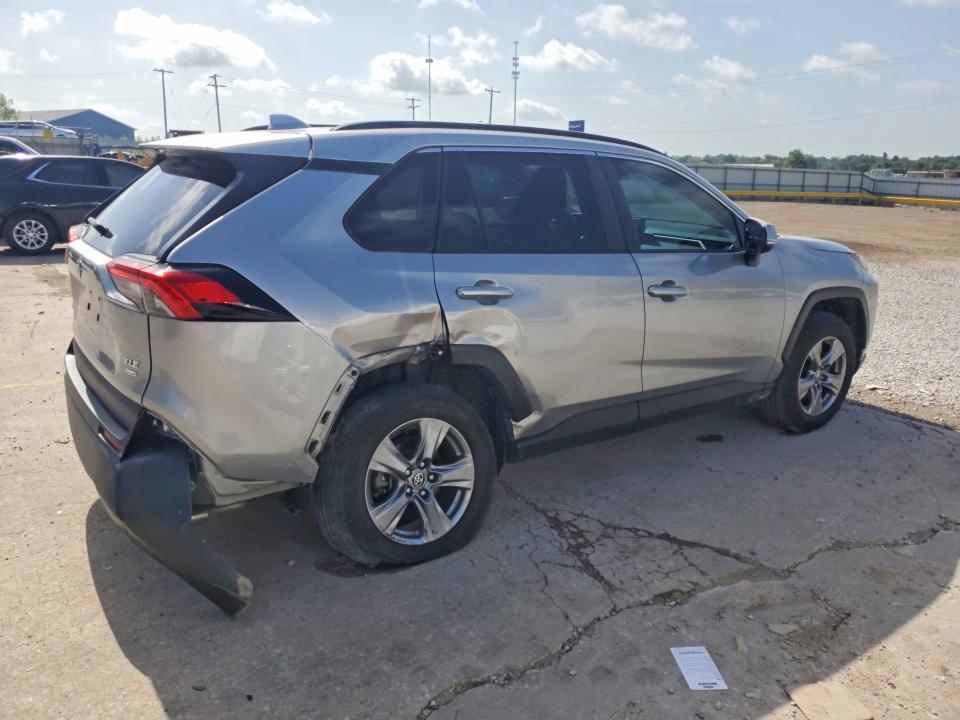 Photo 3 from auction – 2022 TOYOTA RAV4 with VIN 2T3P1RFV8NW268316