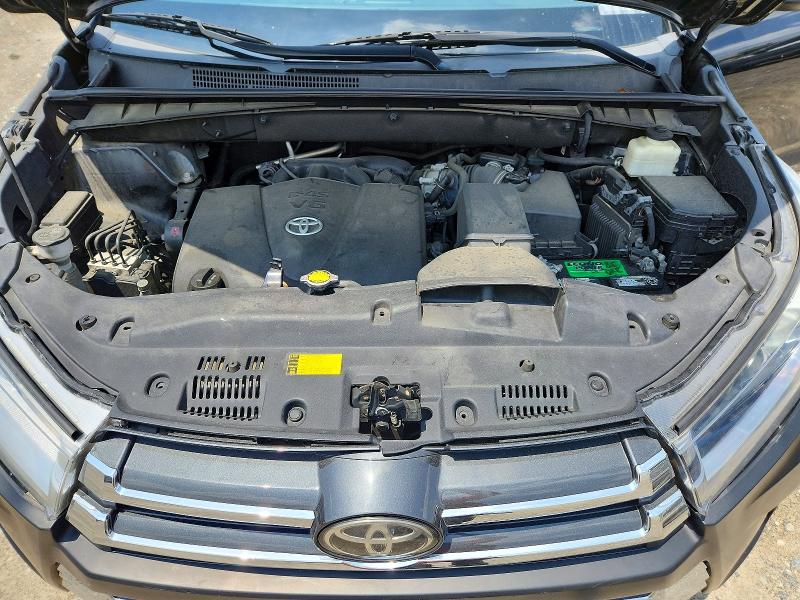 Photo 12 from auction – 2017 TOYOTA HIGHLANDER with VIN 5TDDZRFH0HS421203