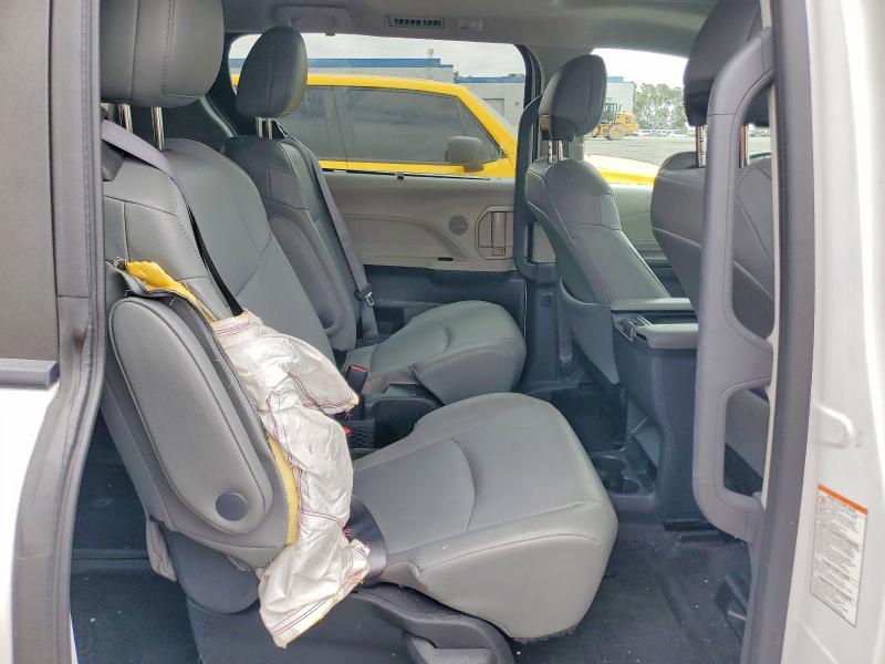 Photo 11 from auction – 2023 TOYOTA SIENNA with VIN 5TDYSKFC7PS076316