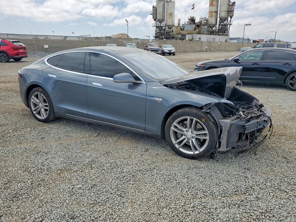 Photo 4 from auction – 2013 TESLA MODEL S with VIN 5YJSA1CN6DFP27377