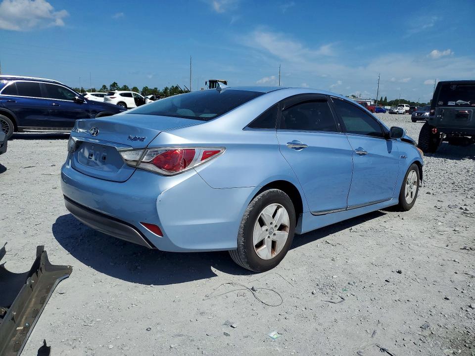Photo 3 from auction – 2012 HYUNDAI SONATA with VIN KMHEC4A40CA036559