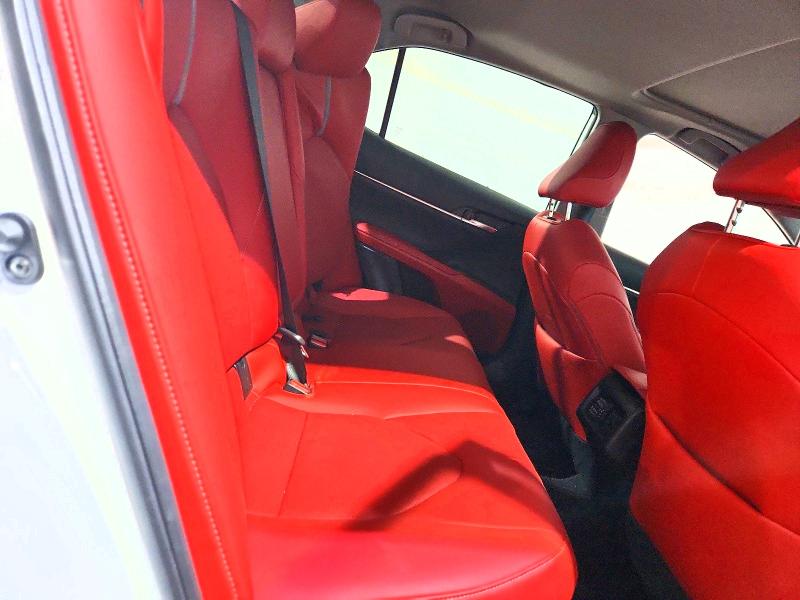 Photo 10 from auction – 2022 TOYOTA CAMRY with VIN 4T1K31AK5NU043444