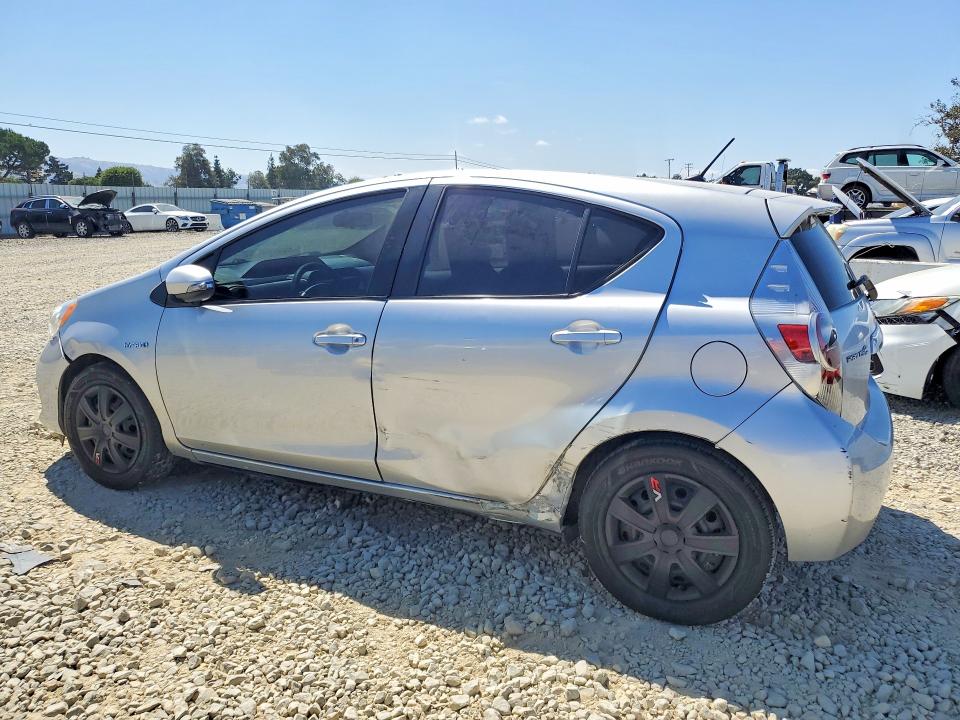 Photo 2 from auction – 2014 TOYOTA PRIUS C with VIN JTDKDTB3XE1559417