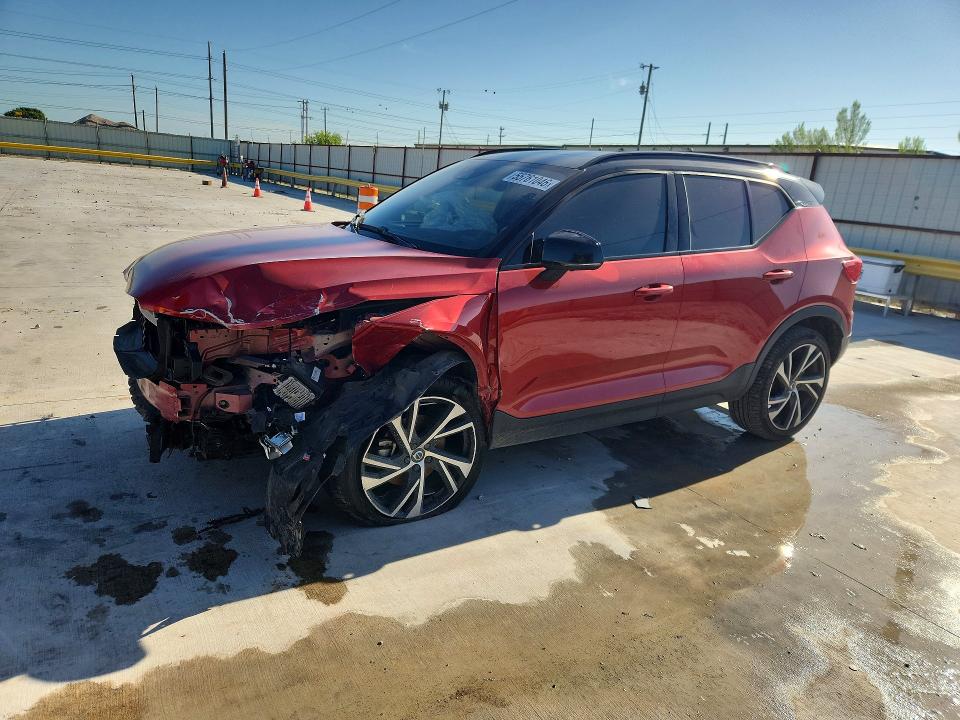 2019 VOLVO XC40