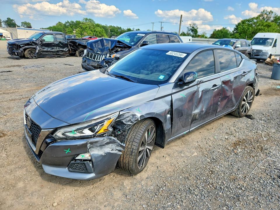 NISSAN ALTIMA 2019 with VIN 1N4BL4CW3KC138243 - Photo from auction