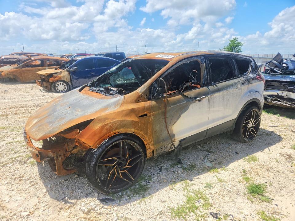 FORD ESCAPE 2013 with VIN 1FMCU0H93DUD88372 - Photo from auction