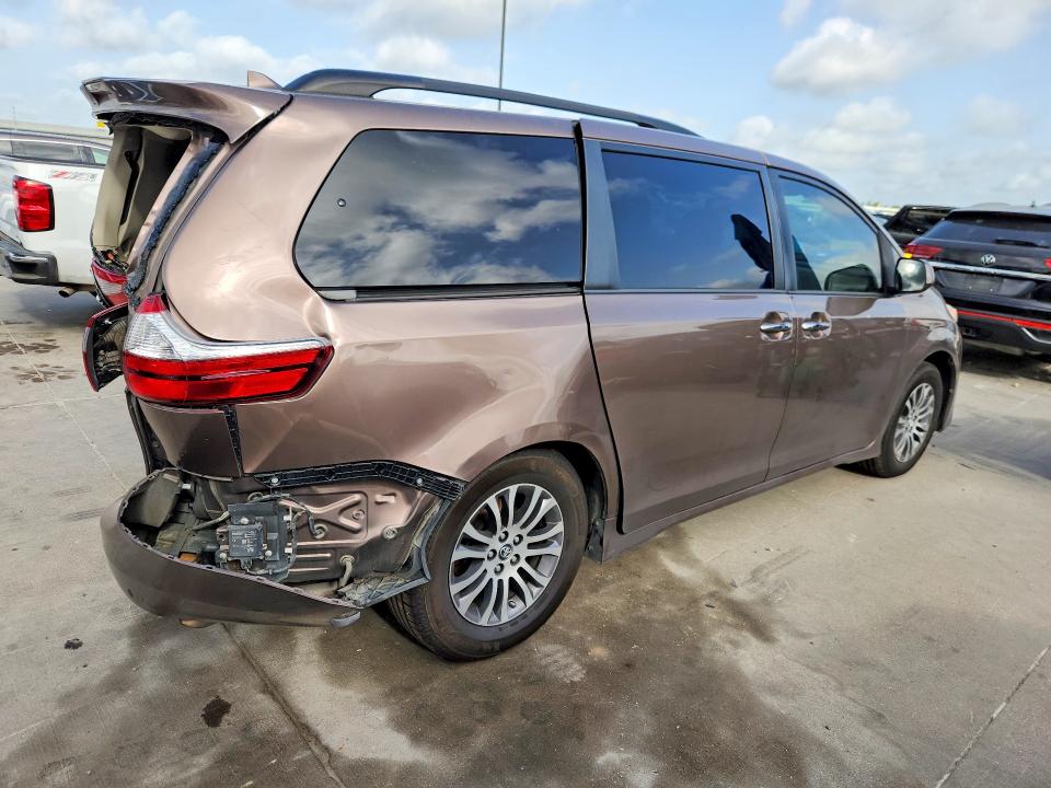 Photo 3 from auction – 2019 TOYOTA SIENNA with VIN 5TDYZ3DC2KS976750