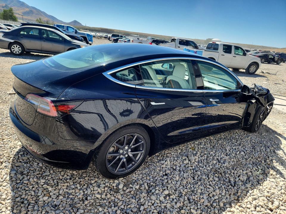 Photo 3 from auction – 2018 TESLA MODEL 3 with VIN 5YJ3E1EB8JF085428