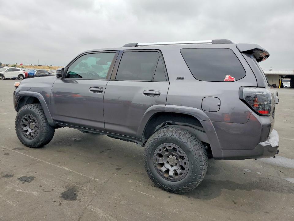صورة رقم 2 من المزاد - 2020 TOYOTA 4RUNNER مع VIN JTEBU5JR4L5779879