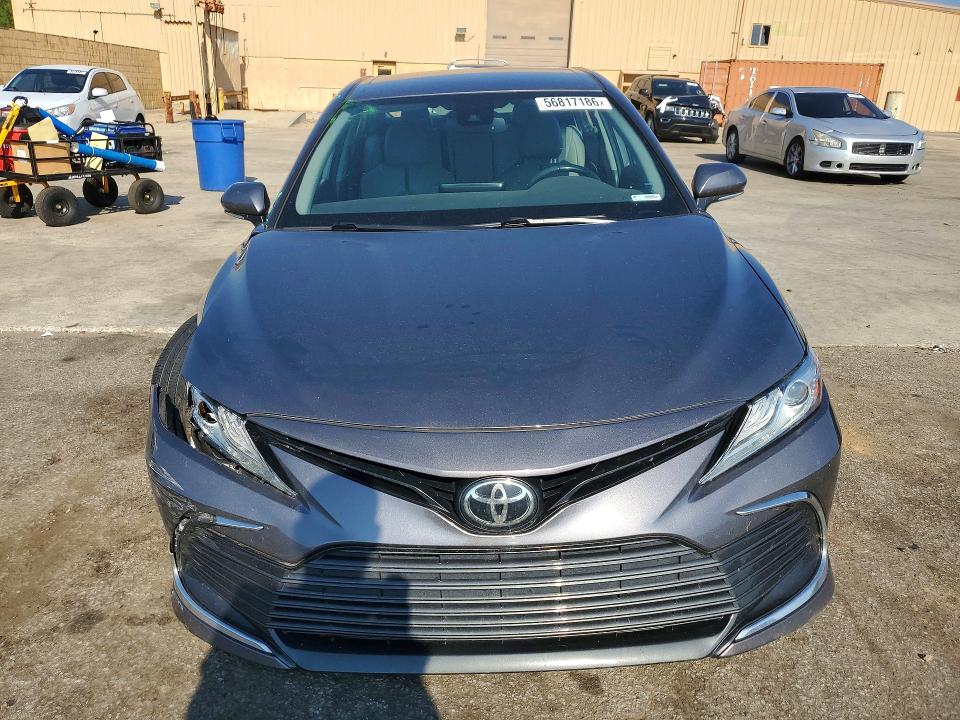 Photo 5 from auction – 2022 TOYOTA CAMRY with VIN 4T1F11AK5NU070747