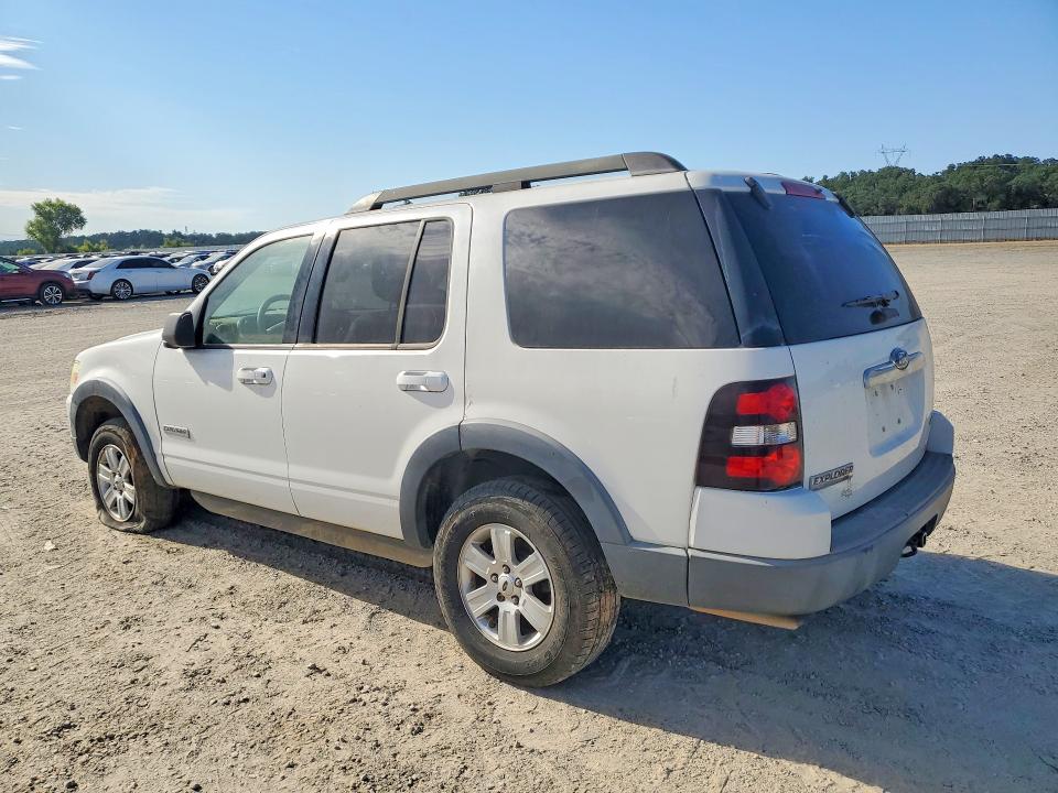Photo 2 from auction – 2007 FORD EXPLORER with VIN 1FMEU63E97UB79058