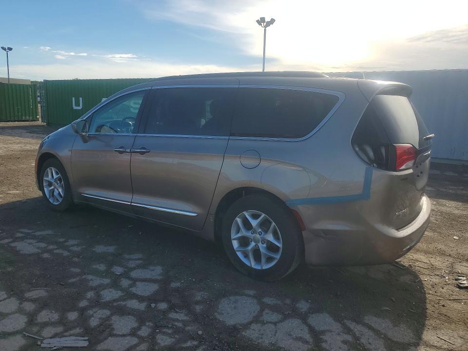 Foto 2 de la subasta – 2017 CHRYSLER PACIFICA con VIN 2C4RC1BG7HR704700