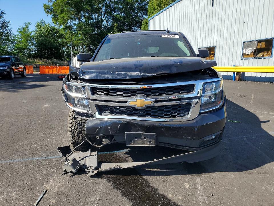Photo 5 from auction – 2017 CHEVROLET SUBURBAN with VIN 1GNSKHKC0HR260356