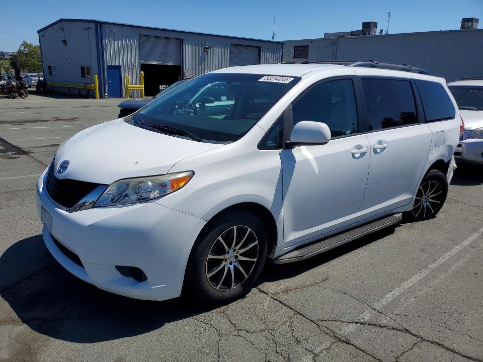 2012 TOYOTA SIENNA - Търг №58254046