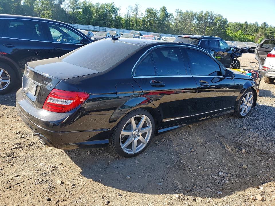 Photo 3 from auction – 2012 MERCEDES-BENZ C with VIN WDDGF8BB5CA647069