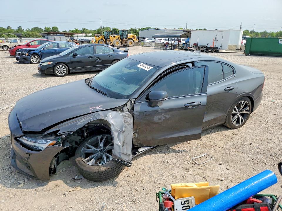 2025 VOLVO S60