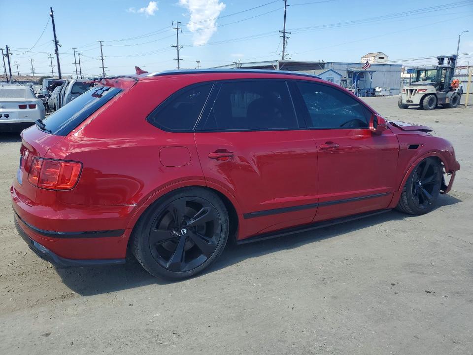 Photo 3 from auction – 2018 BENTLEY BENTAYGA with VIN SJAAC2ZVXJC020098