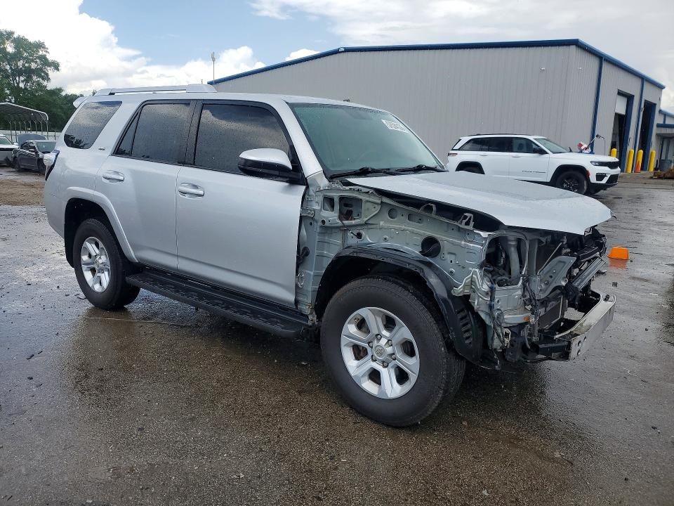 Photo 4 from auction – 2017 TOYOTA 4RUNNER with VIN JTEZU5JR9H5150334