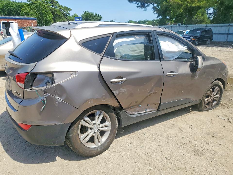 Photo 3 from auction – 2011 HYUNDAI TUCSON with VIN KM8JU3AC4BU244115
