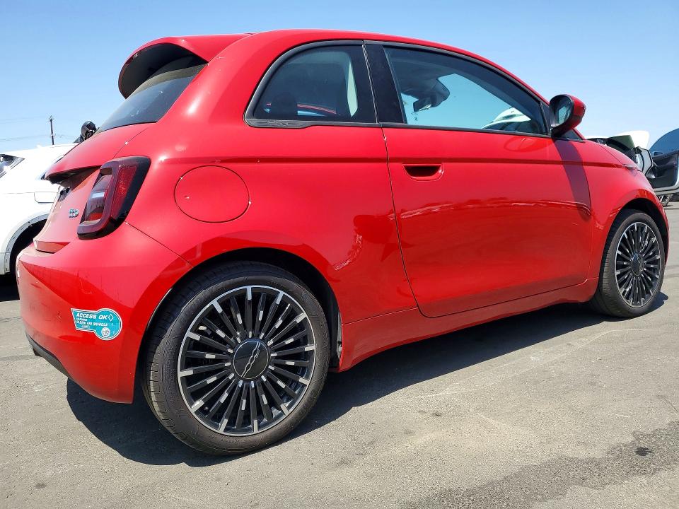 Photo 3 from auction – 2024 FIAT 500 with VIN ZFAFFAA44RX204442