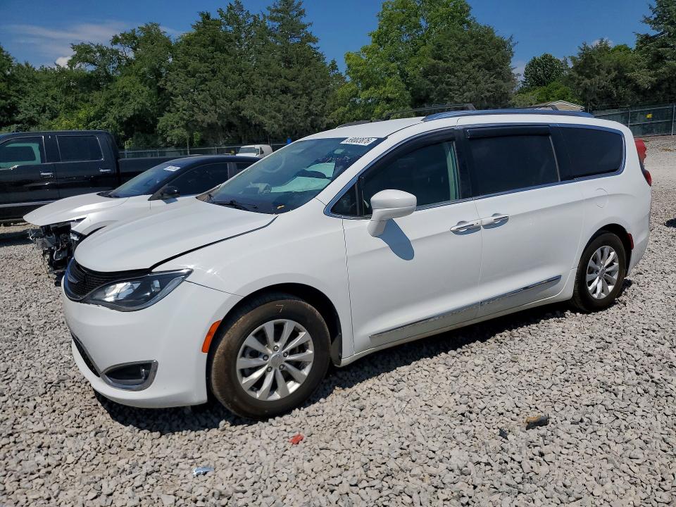 CHRYSLER PACIFICA 2018 with VIN 2C4RC1BG0JR120113 - Photo from auction