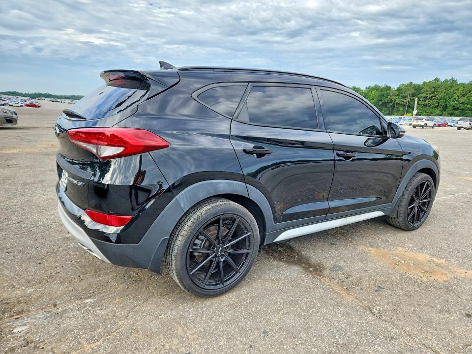 Photo 3 from auction – 2017 HYUNDAI TUCSON with VIN KM8J33A28HU460777