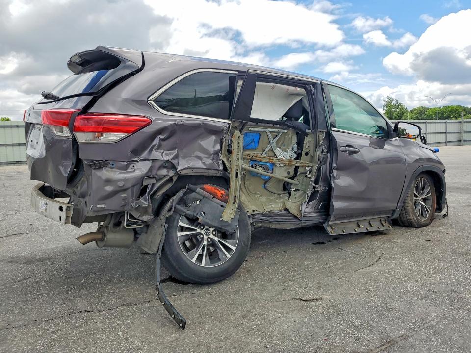 Photo 3 from auction – 2019 TOYOTA HIGHLANDER with VIN 5TDZARFH3KS042281