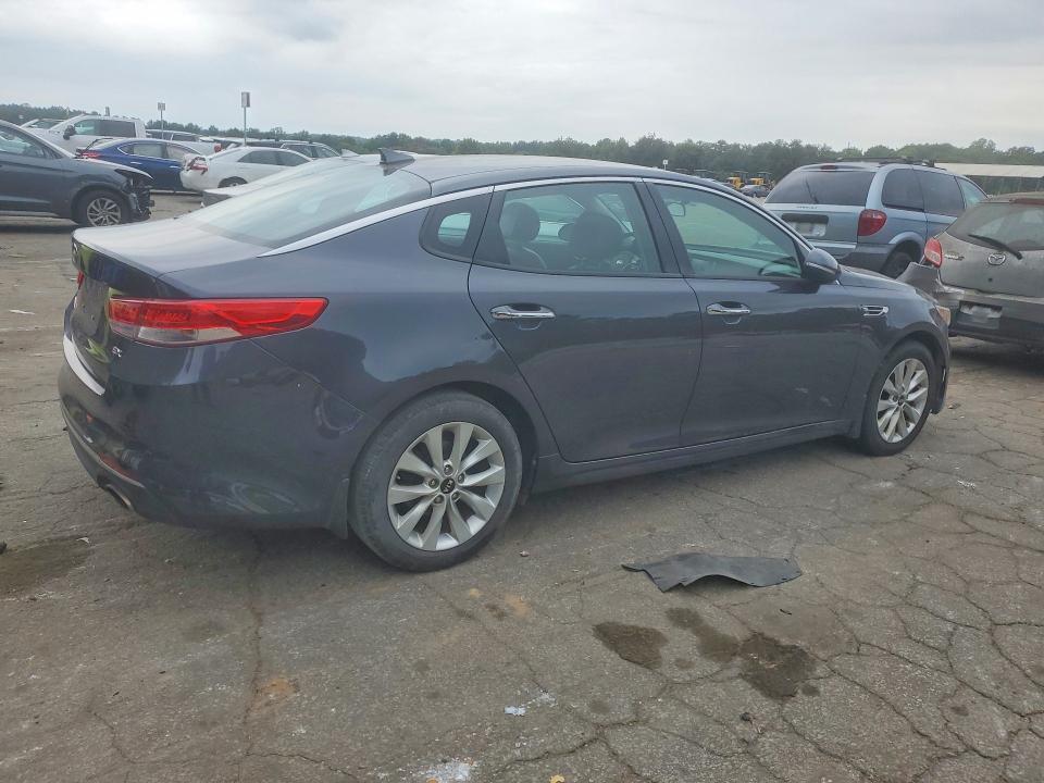Photo 3 from auction – 2018 KIA OPTIMA with VIN 5XXGU4L35JG265643