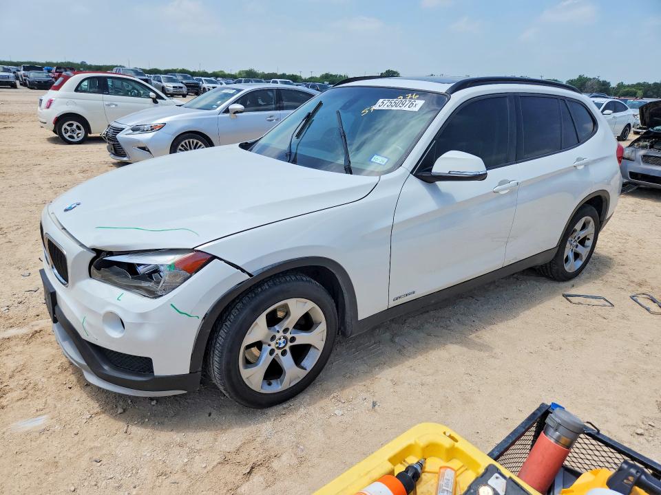 BMW X1 2015 with VIN WBAVM1C52FV317570 - Photo from auction