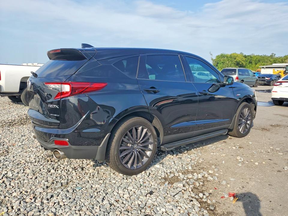 Photo 3 from auction – 2022 ACURA RDX with VIN 5J8TC2H88NL016819