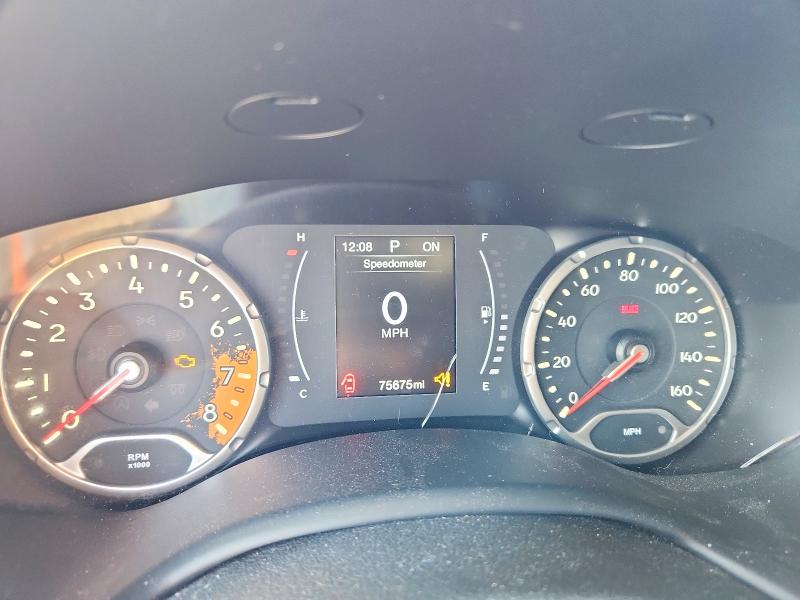 Photo 9 from auction – 2018 JEEP RENEGADE with VIN ZACCJBAB5JPH72978