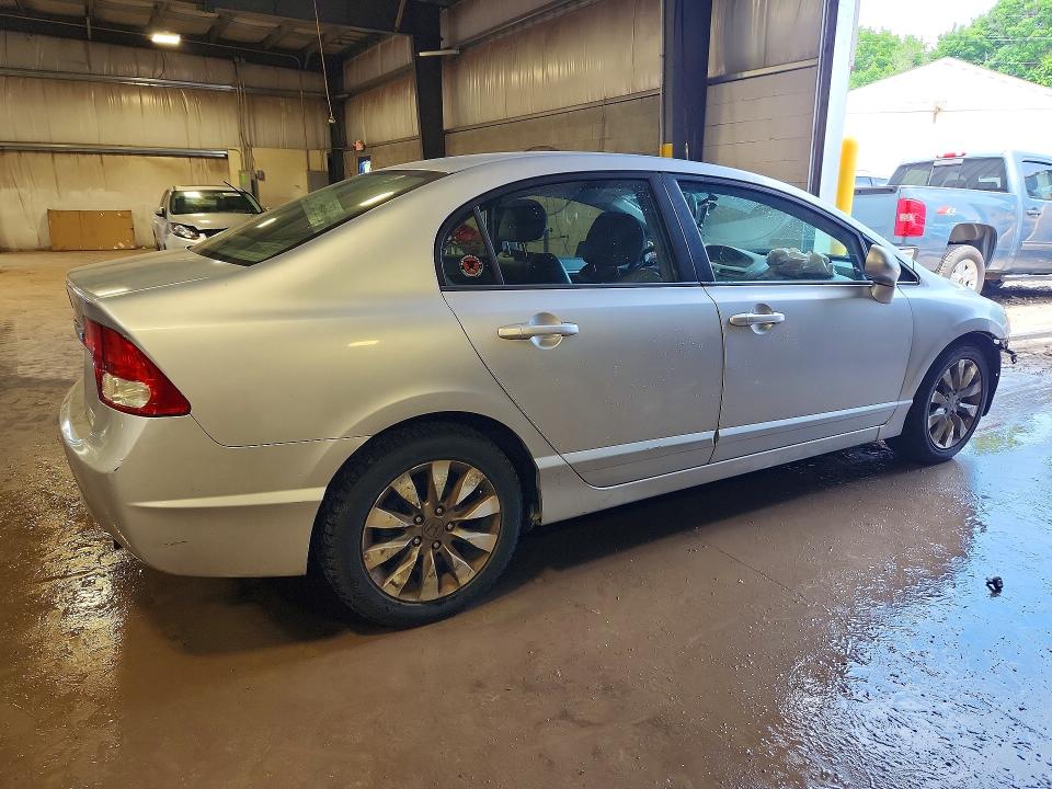 Photo 3 from auction – 2010 HONDA CIVIC with VIN 19XFA1F90AE039070