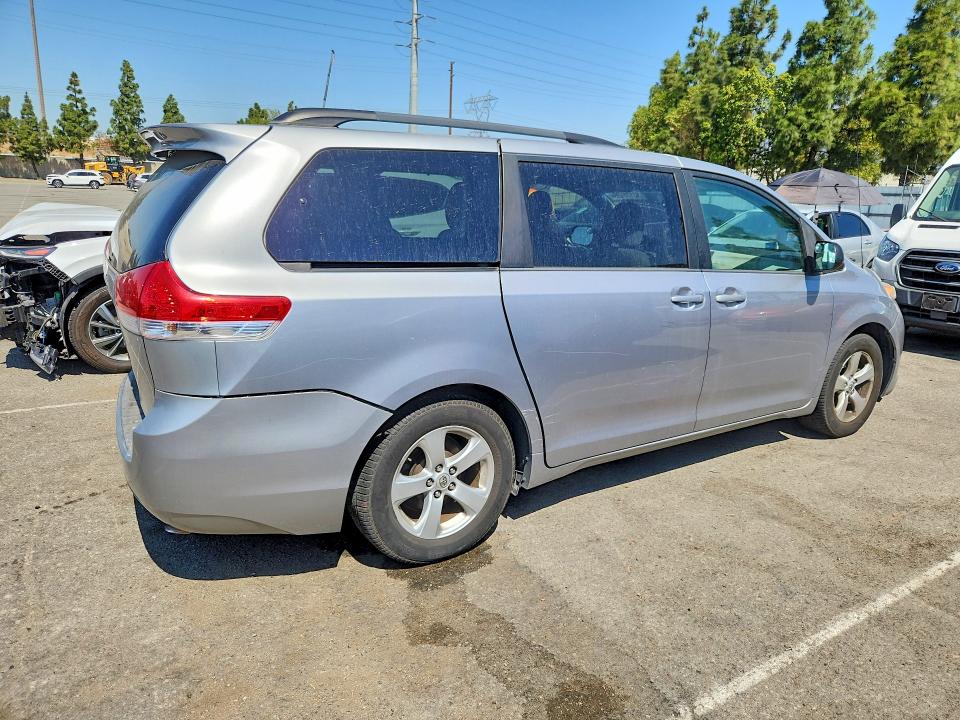 Photo 3 from auction – 2012 TOYOTA SIENNA with VIN 5TDKK3DC6CS262857