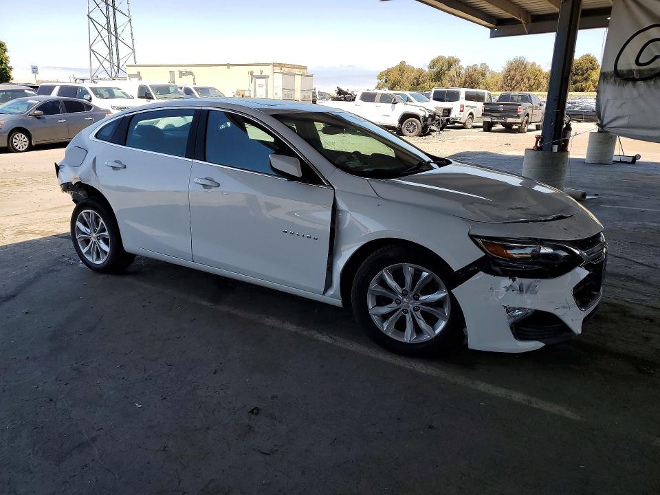Photo 4 from auction – 2023 CHEVROLET MALIBU with VIN 1G1ZD5ST1PF226533