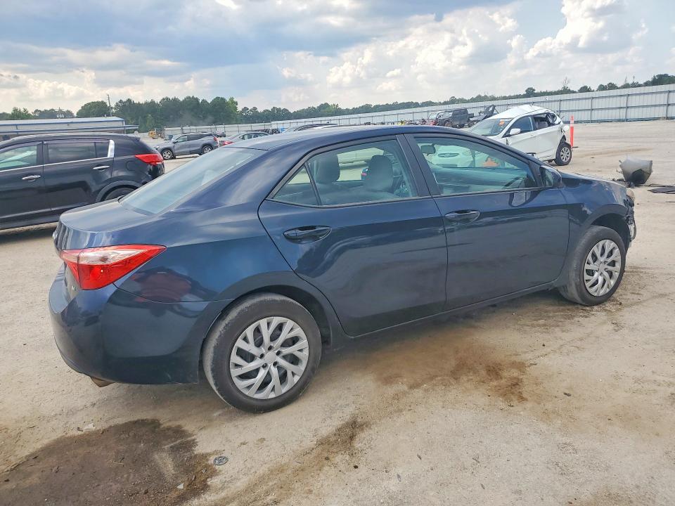 Photo 3 from auction – 2018 TOYOTA COROLLA with VIN 5YFBURHE8JP828600